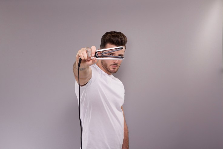 REM_Lifestyle-Image_Haircare_AirPlates Compact_JamesDarcy_Oct 2022_C03