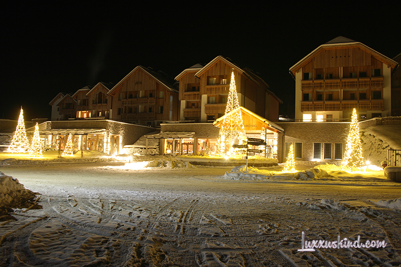 02078_2017-12-10_GOSAU_Eos400dIMG7652_Pressereise-Dachsteinkönig_aussenansicht-nacht