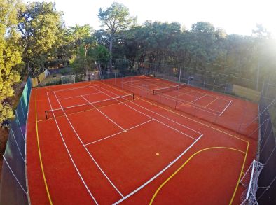 tennisplaetze_im_freien_c_stefano_muti_paradu_tuscany_ecoresort