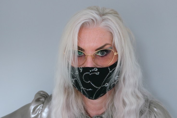 02003_2020-04-15_GUNTRAMSDORF_Eos80dIMG1038_MaskenPhotosession_barbara(schwarz)