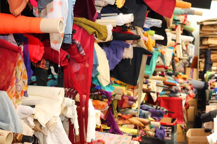 04001_2020-04-15_WIEN_Eos80dIMG0988_Rieger-MnsMasken_stoffe - Kopie - Kopie