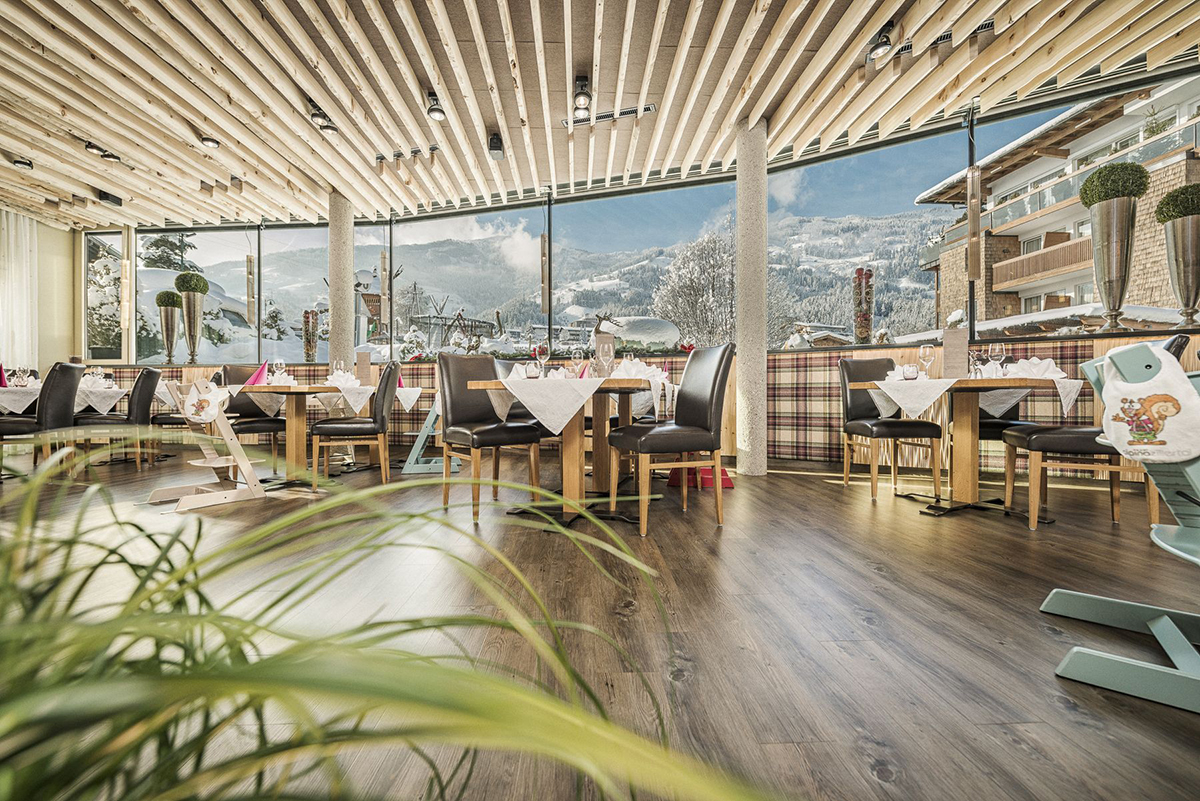 das_restaurant_im_alpina_zillertal_verwoehnt_mit_hiesigen_leckereien_c_jan_hanser_mood_photography_alpina_zillertal