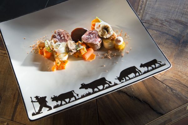 montafoner_hof_heimisches_kalbsfilet_c_rupert_muehlbacher_montafoner_hof