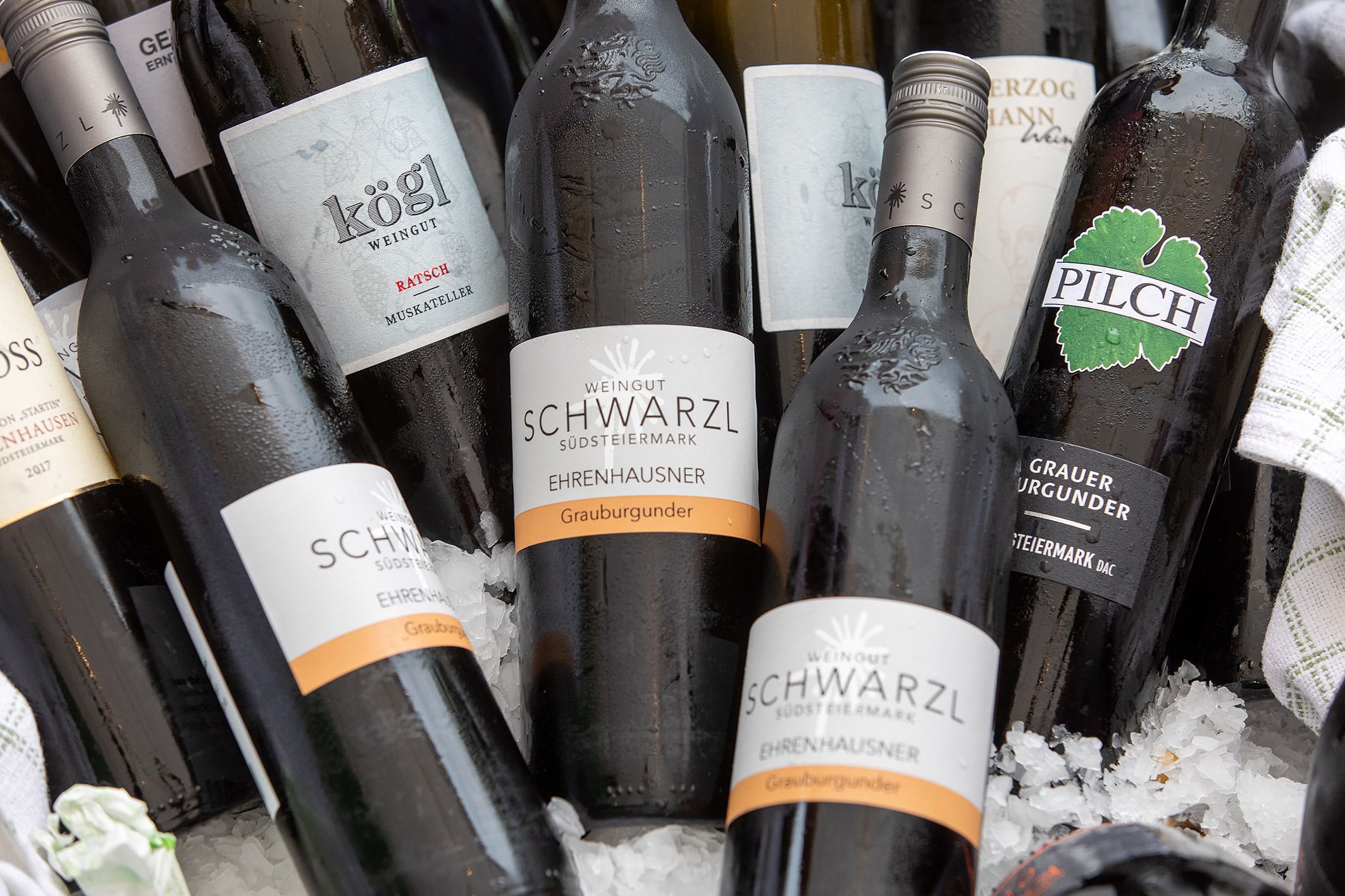 ratscher auswahl_an_verschiedenen_weinen_c_suedsteirische_weinstrasse_ratscher_landhaus